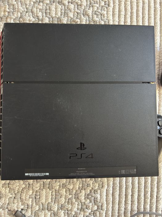 Продаётся PS4 500 GB лимитированная версия Metal Gear Solid V
