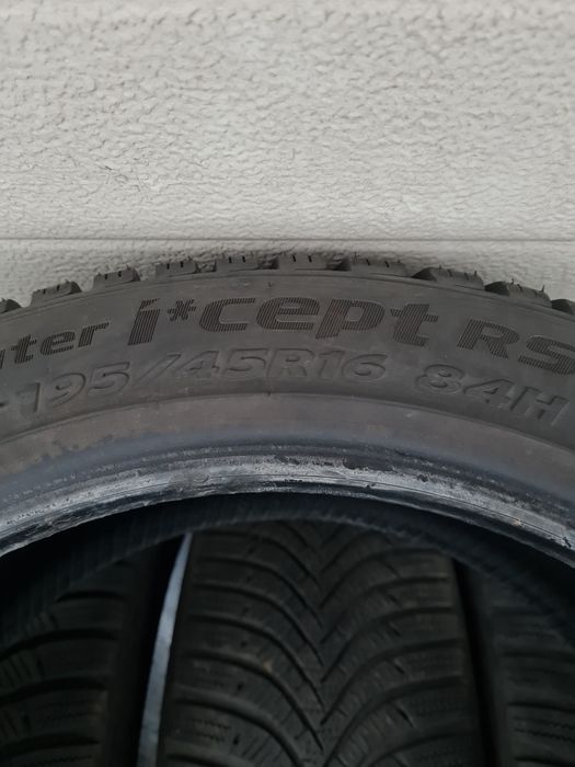 Зимни гуми 4 броя HANKOOK WinterIcept RS2 195 45 R16 дот 2616