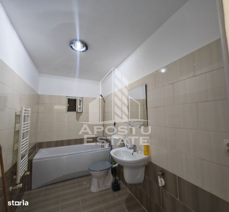 Apartament cu 3 camere, de vanzare, centrala proprie, zona Lipovei