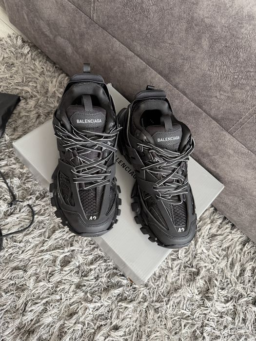 Balenciaga track noi full box