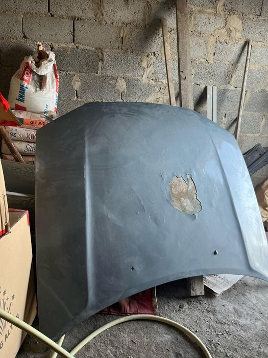 Продам б/у капот  от камри 20