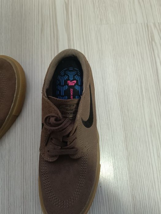 Teneasi Nike Janoski.