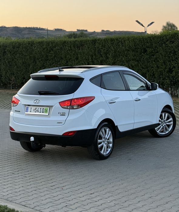 * Vând Hyundai IX35 * 2.0 diessel * 4x4 * FULL * Euro 5 * Panoramic * Xenon * Led * Navi * 184 CP *