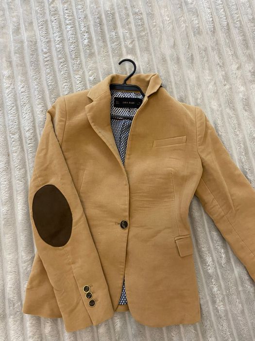 Сака и дънкова риза