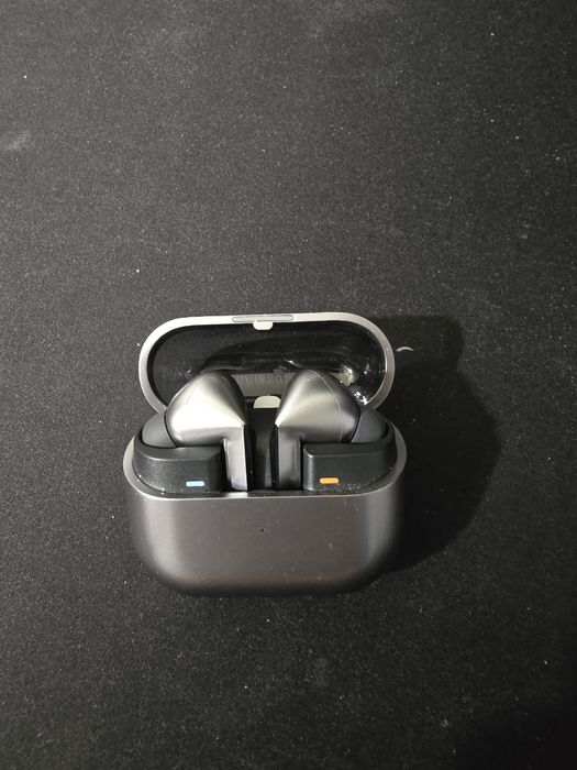 Samsung S24 ultra Titanium Black в комплект с Galaxy Buds 3 Pro
