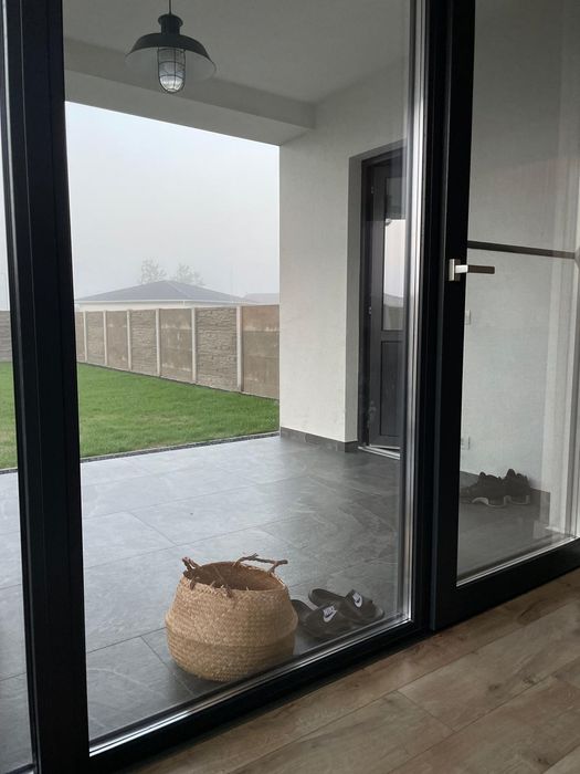Închiriez duplex