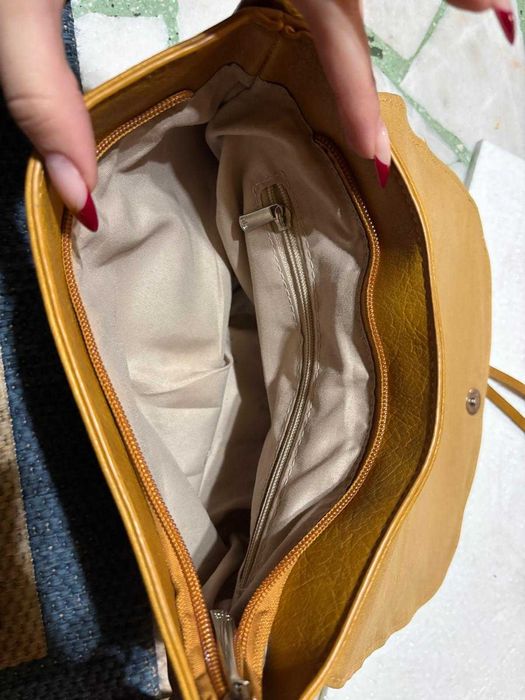 Чанта през рамо цвят горчица