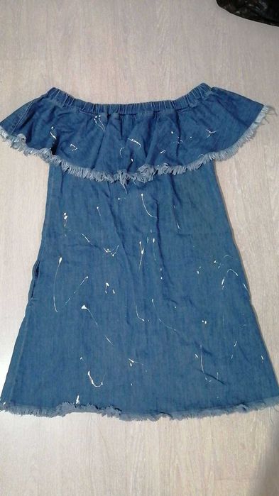 Къса рокля с паднали рамене