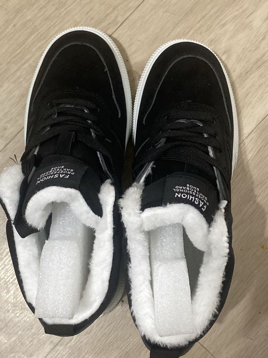 Зимне кроссовки новые