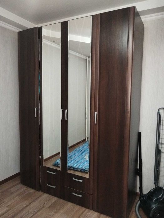 Срочно продам шкаф