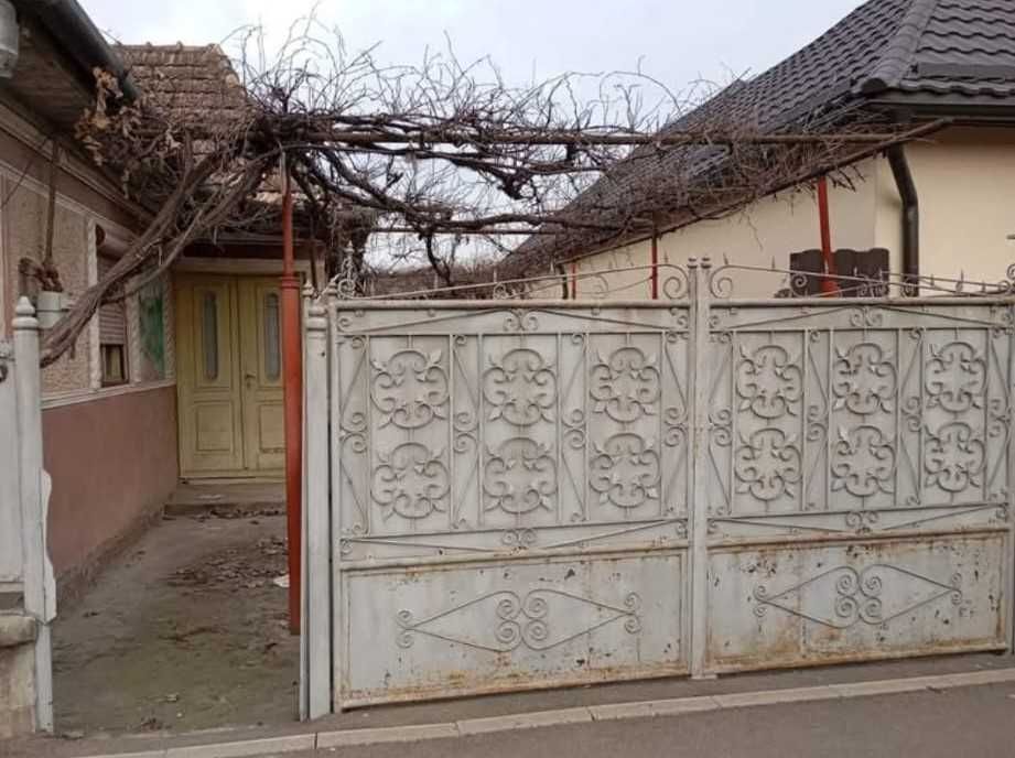 vând casă în Turda