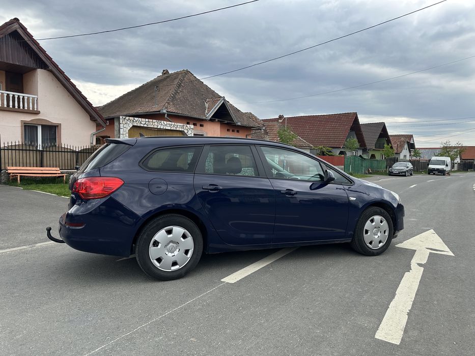 Opel Astra J 2012 1.7d