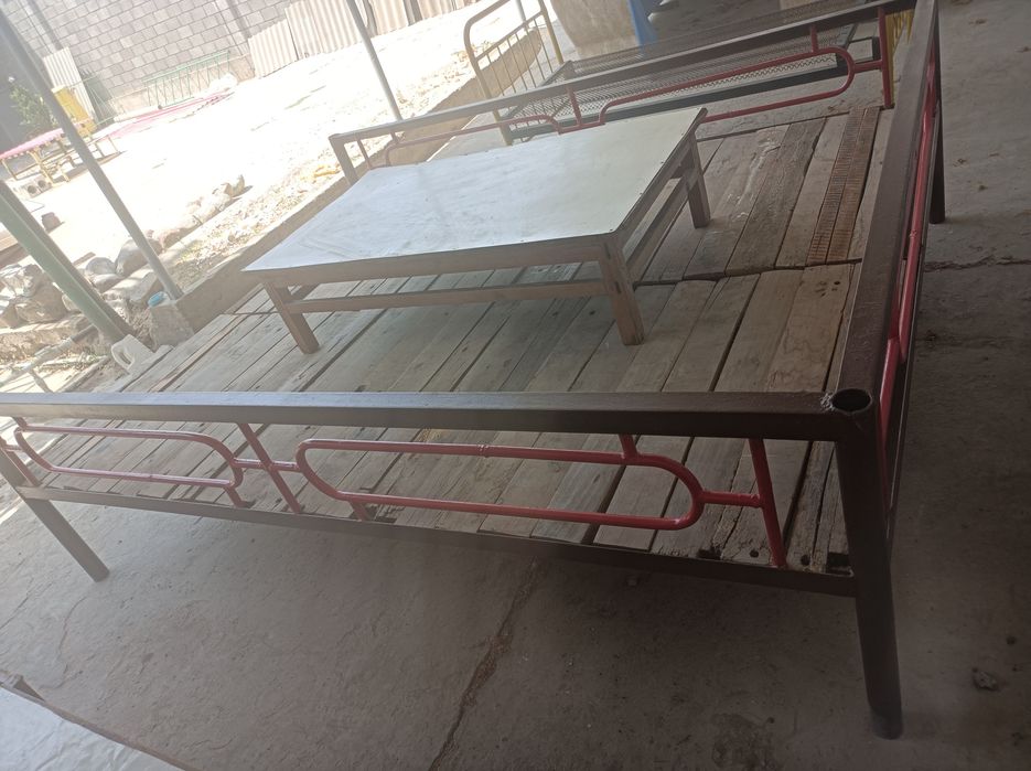 Добротный,мощный тапчан 260х210см