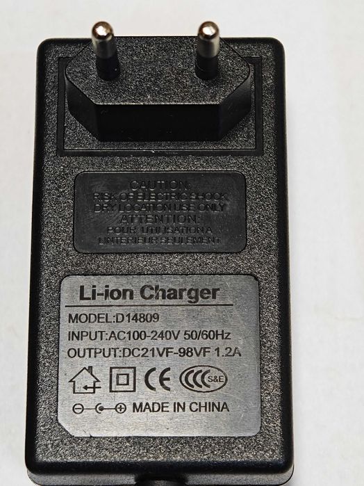 ЗАРЯДНО за 18V Акумулаторни батерии/уреди/инструменти 21V/0,8-2,0A