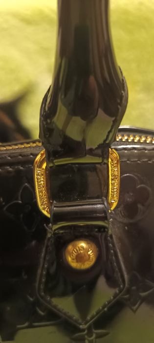 Vând geantă tip Alma, lac negru, stil Louis Vuitton.