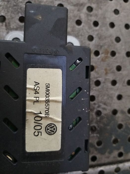 Amplificator antena radio vw golf 5 1k 5m0035570b