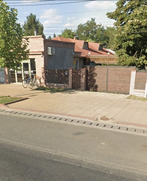 Închiriez teren + spațui comercial în centrul comunei Liești