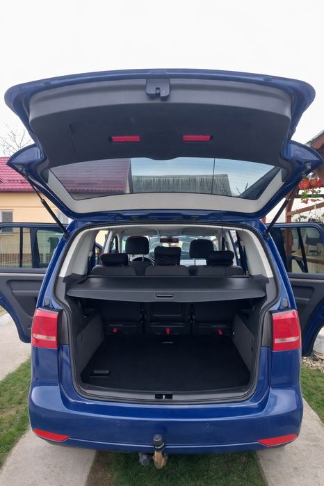 Vând Touran bluemotion 1.6 TDI
