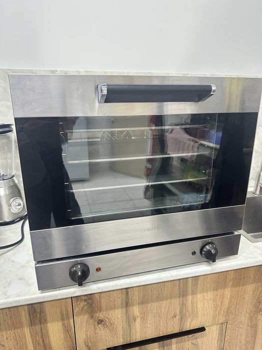 Срочно продам Смег духовку