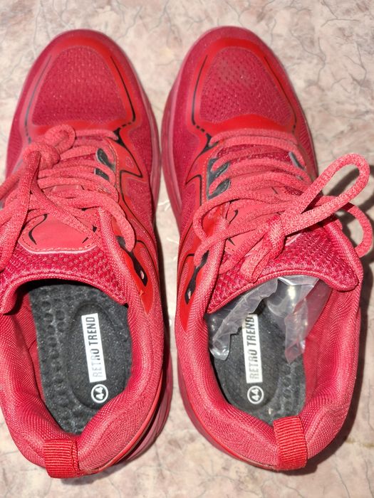 Мужские кроссовки продам