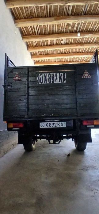 Uaz srochni sotiladi