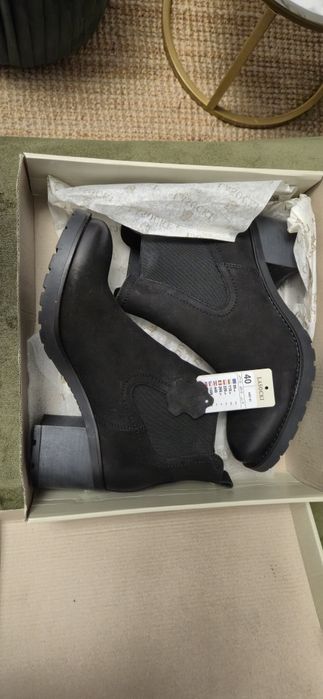 Vând ghete dama Lasocki, noi, piele naturala