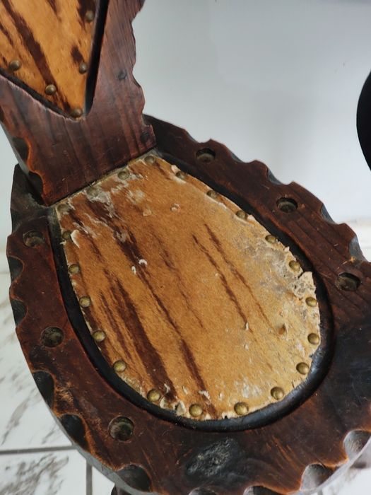 Испански рустикален или " бруталистически "стол с три крака