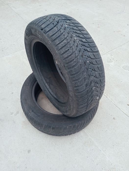Vând doua cauciucuri 205/55 R16 sau schimb
