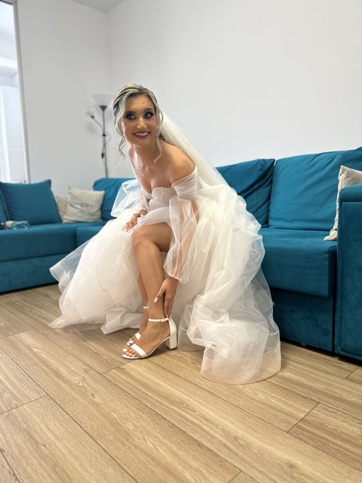 Rochie de mireasa cu perle si maneci detasabile