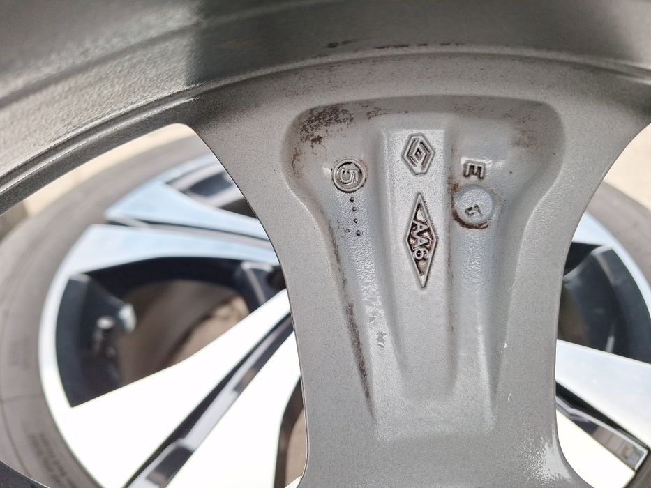 Оригинални Рено-17цола-5/114,3-с гуми