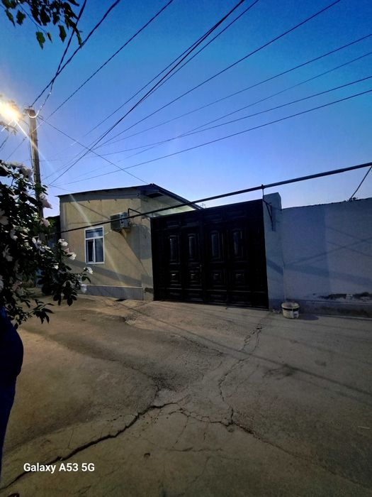 Uchaska sotiladi Yashnabod tumani Muxtor Ashrafiy Gijduvon ko'chasi.