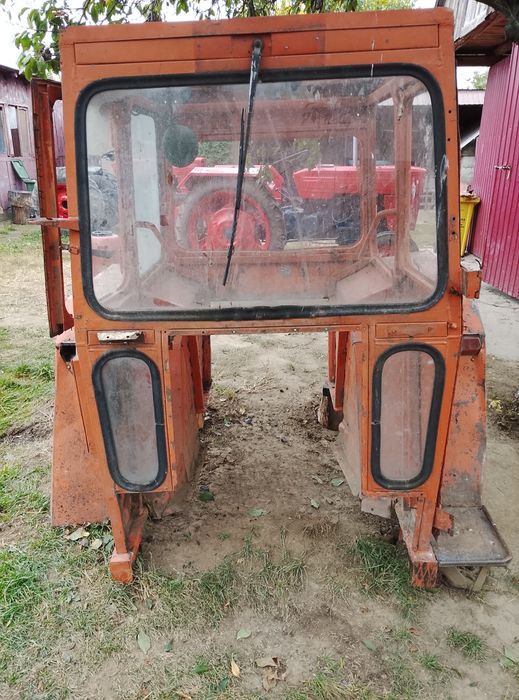 Vând cabina tractor u 445 ,u 550,u 640.