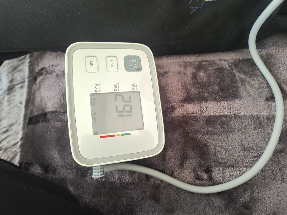 Tensiometru nou. În Cutie