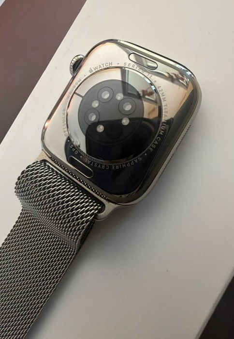 Apple Watch Series 11 Natural Titanium 42 mm GPS + Cellular – 99% Battery Health
