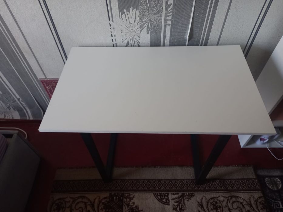 Стол белый НОВЫЙ