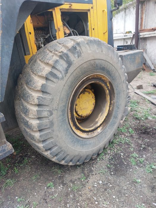 Продам балоны от погрузчика 3х кубовый 23.5*25.