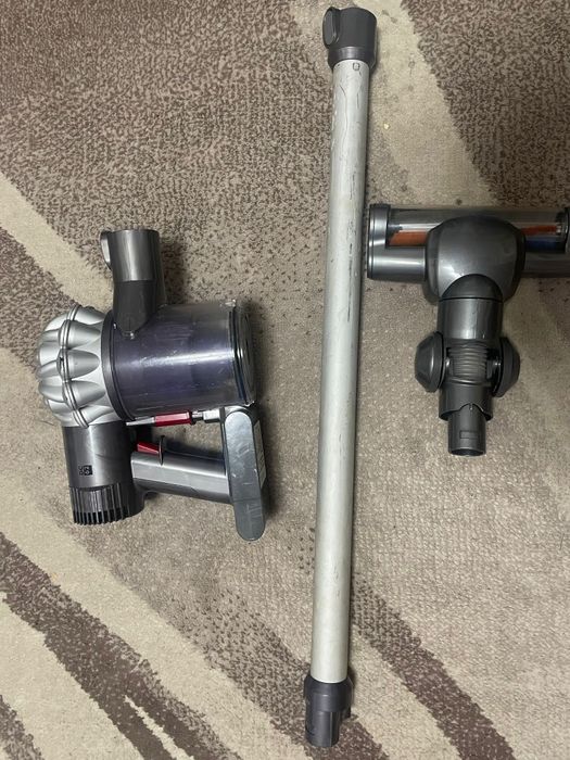 Aspirator dyson v6