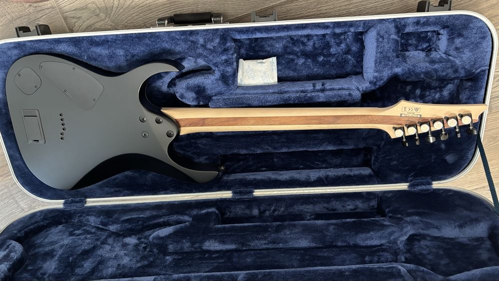 Ibanez iron label rgir30bfe + твърд калъф