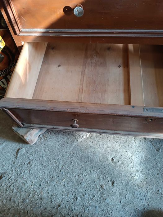 Деревянный комод