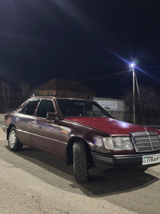 Продам машину мерс 124