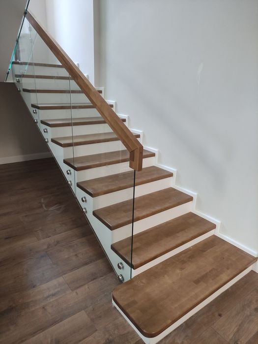 Лестницы из дерева. Столярная мастерская.