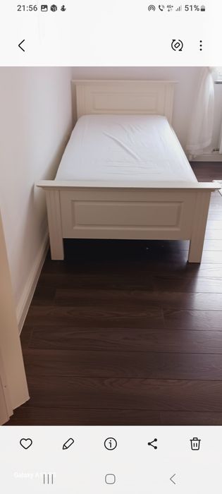 Vând 2  paturi albe de o persoană