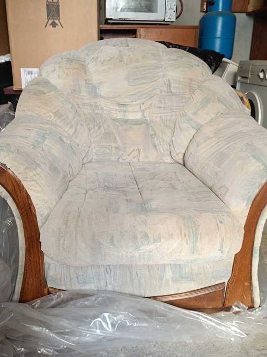 Продава се ъглов диван + подарък фотьойл .