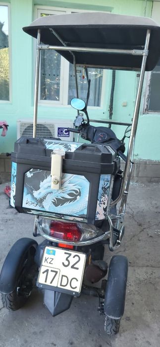 Скутер  ,трицикл