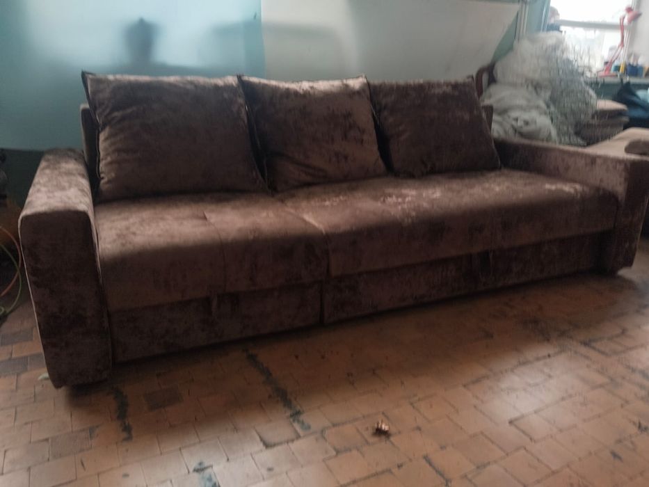 Продам отличный диван.