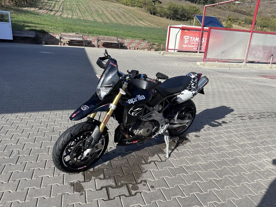 Aprilia Dorsoduro 750 super moto