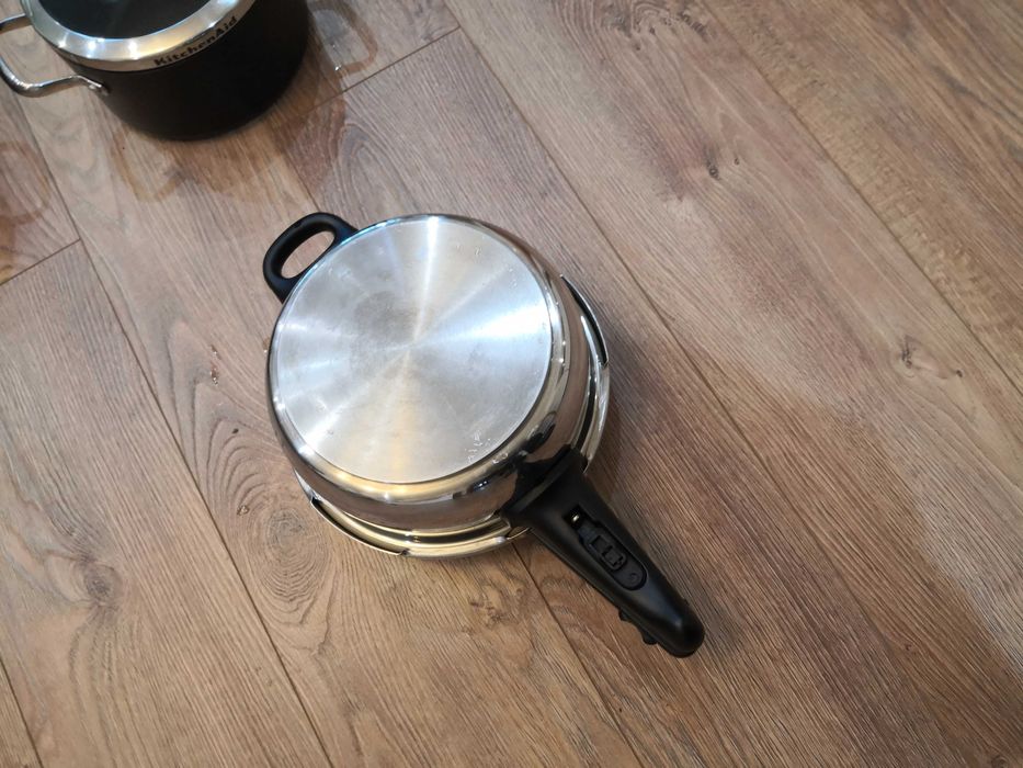 Тенджери KitchenAid - 2бр. и WMF тенджера под налягане