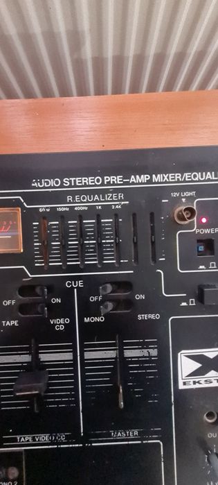 Mixer  DJ  audio