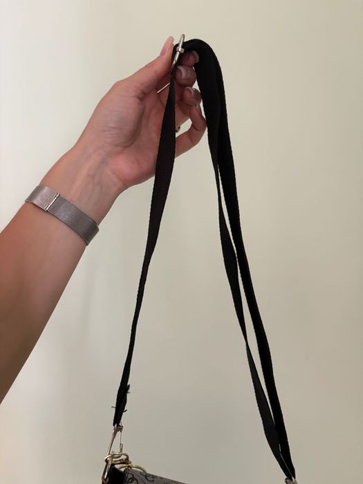 Малка чанта Guess за рамо