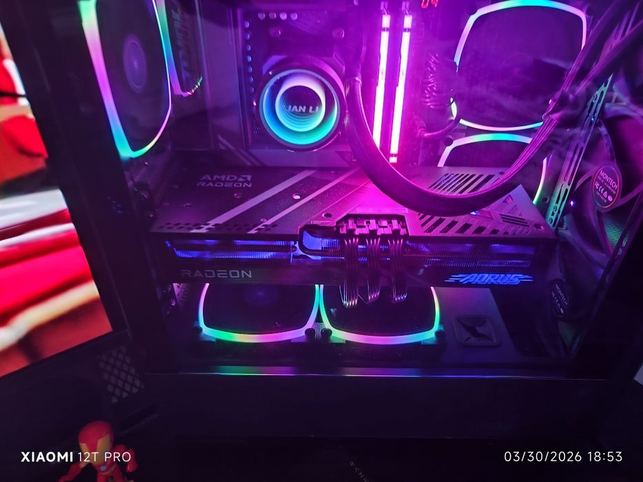 Caracasa Montech Sky Two GX + Lian Li II Trinity Performance